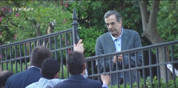 Ο Σαμαράς πίσω από τα κάγκελα!!!